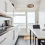 Апартаменты 3 Bedroom In The Centre Of With Spectacular View *