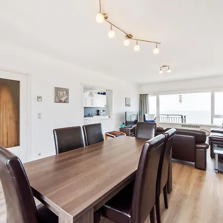 3 Bedroom In The Centre Of With Spectacular View Οστένδη